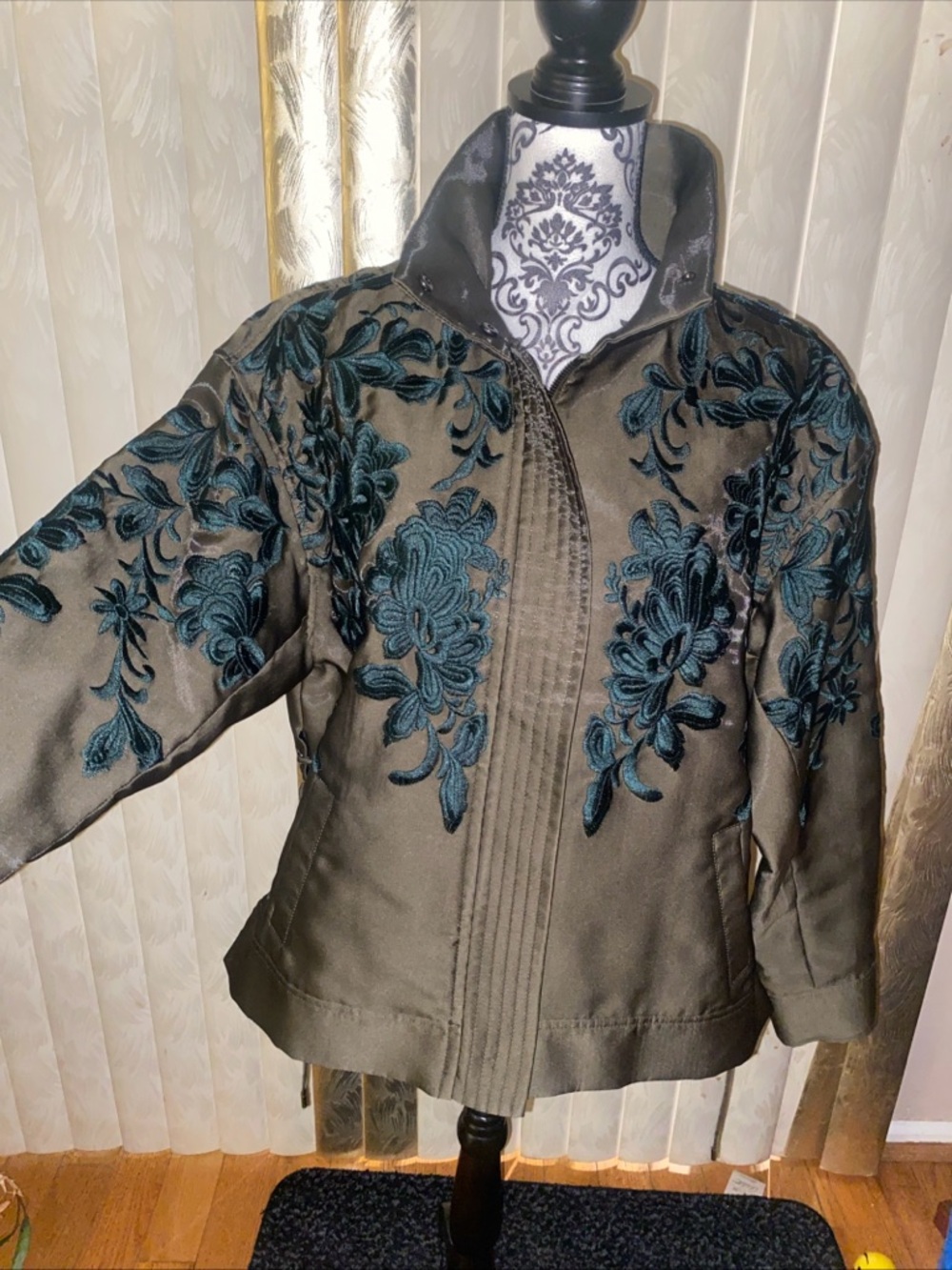LEWIT Embroidered Olive Green Women's Jacket Elegant Floral Detail Sz 1 -L,XL